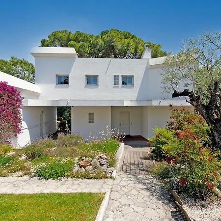Les Collines Yourhosthelper Villa *