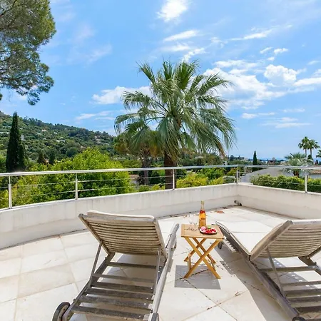 Les Collines Yourhosthelper Villa *
